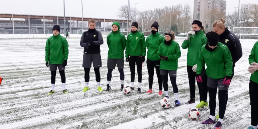 Górnik trenował nad morzem