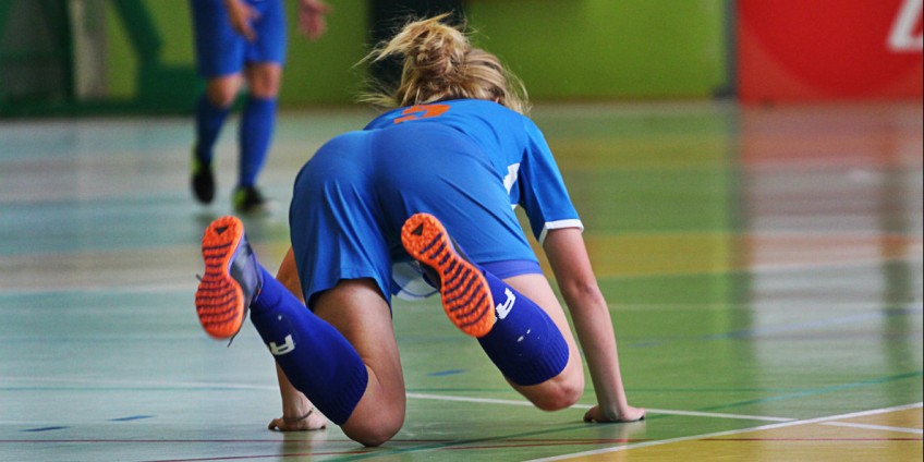 Futsal ruszył na kolanach