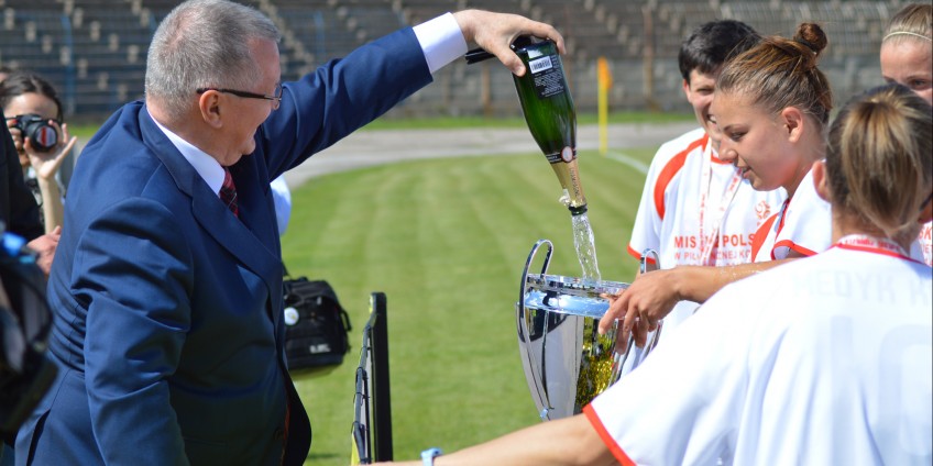 Medyk zagra na innym stadionie. Będzie szampan?