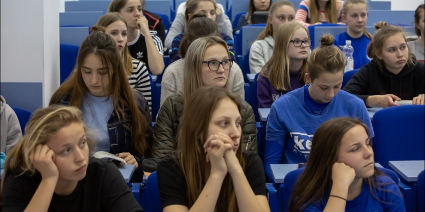 Piłkarki lekiem na brak sędzi