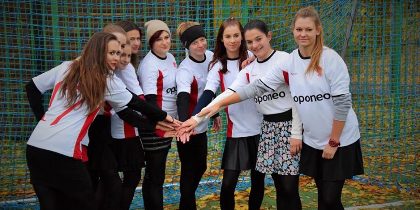 Grały w spódnicach