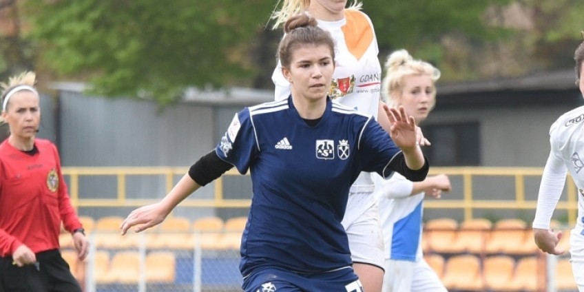 Zdjęła na meczu koszulkę. Rozbawiła publiczność