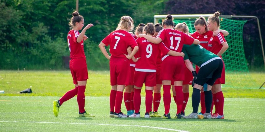 Ekstraliga ciut krótsza