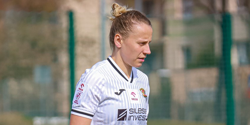 Zostaje na óśmy i dziewiąty sezon w Czarnych