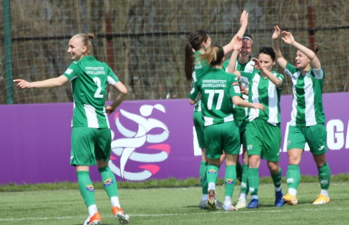 UJ rozbił Sportis. Hattrick Wróbel (foto)