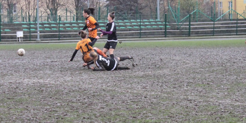 Mecz przerwany ze względu na fatalny stan boiska