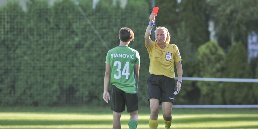 Katowice trzeci mecz kończą z czerwoną kartką