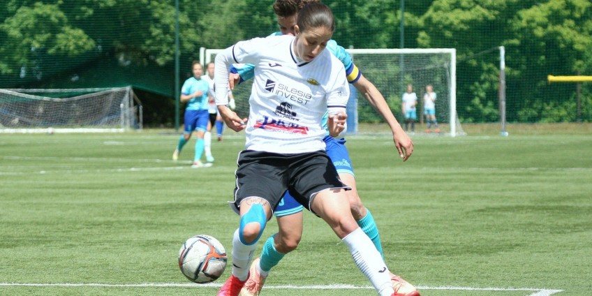 Kostova opuszcza Czarnych Sosnowiec