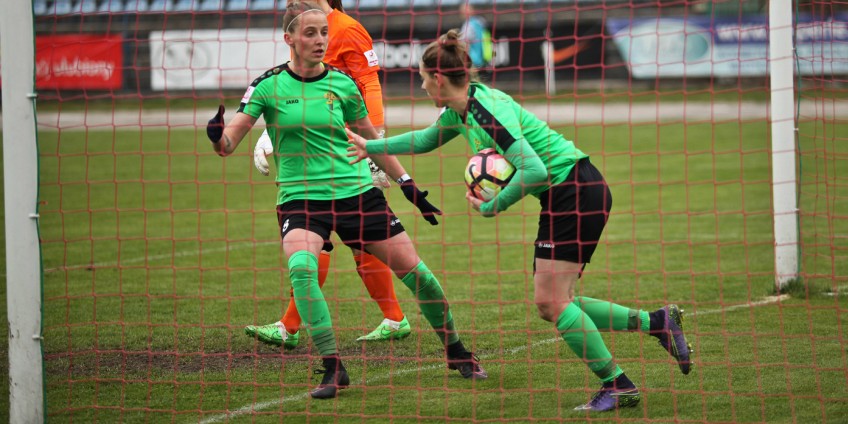 Kamczyk uparcie prowadzi