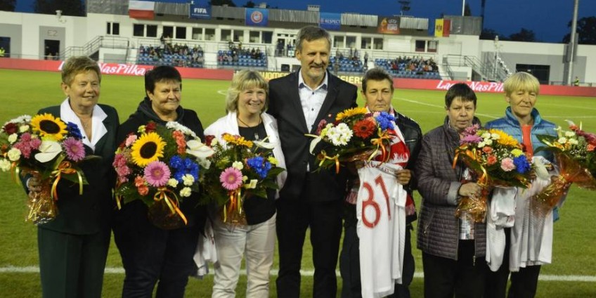 Pamiętali o piłkarkach sprzed 35 lat