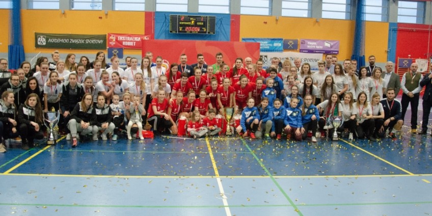 Komu przybędą futsalowe medale?
