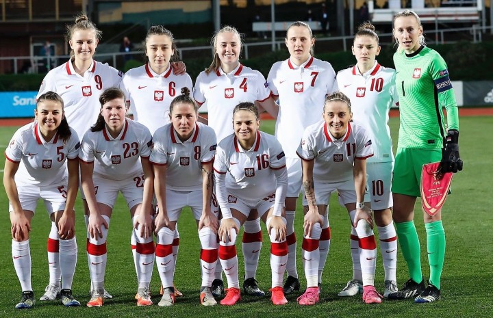 Pieniądze za kadrowiczki. O połowę mniej