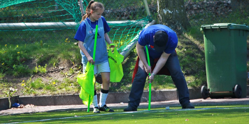 Mecz opóźniony. Zagubione chorągiewki boczne