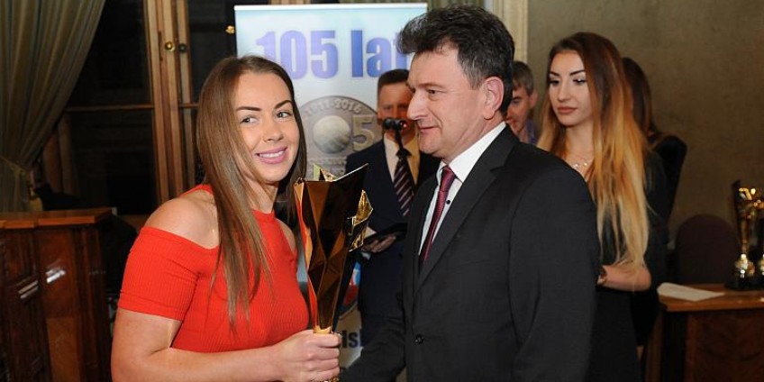 Anna Król i Krzysztof Swół ze statuetkami	