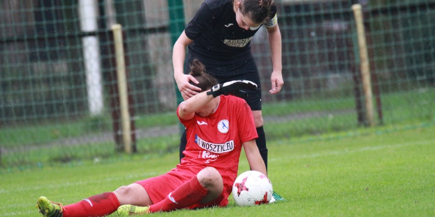 Bramkarka była pewna, że piłka opuści boisko