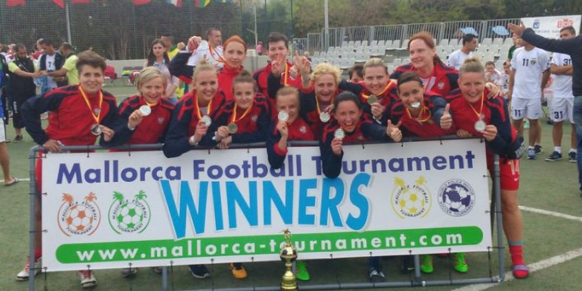 Policjantki z medalem