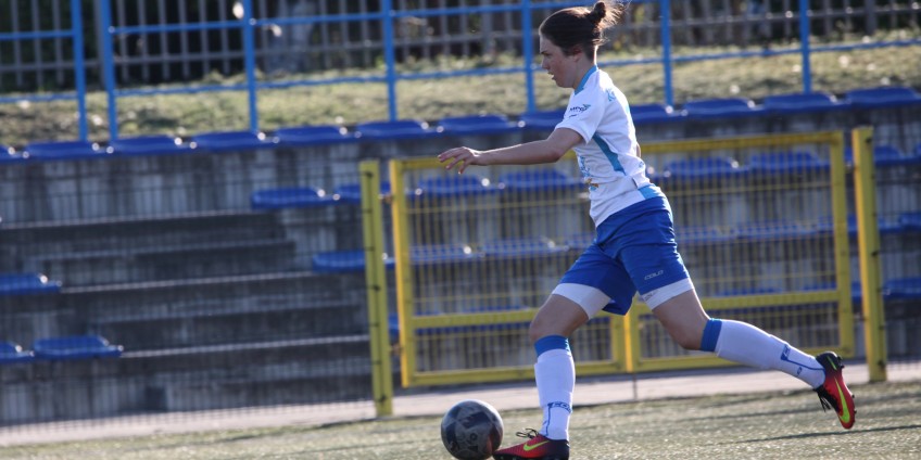 Iga i Inga zaczęły sezon z czerwonymi kartkami