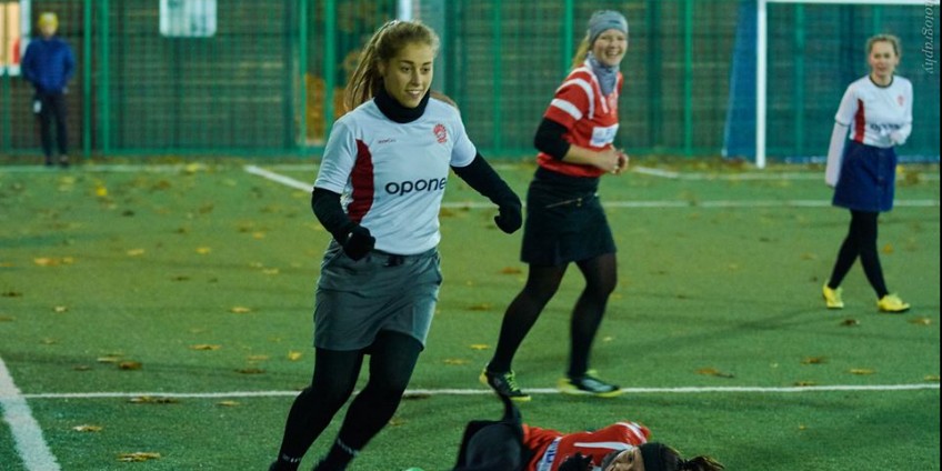 Grały w spódnicach