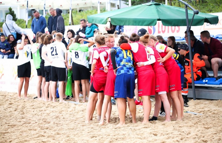 Uczestnicy Pucharu w Beach Soccerze