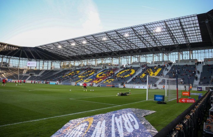 Pogoń Szczecin zagra na głównym stadionie