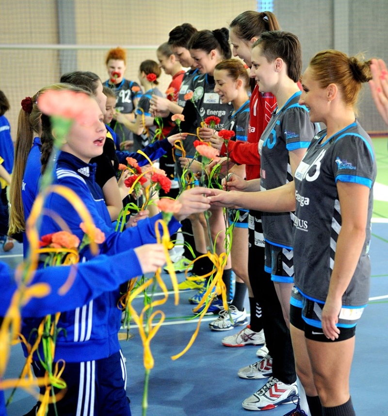 Gala piłki nożnej i ręcznej w Sianowie